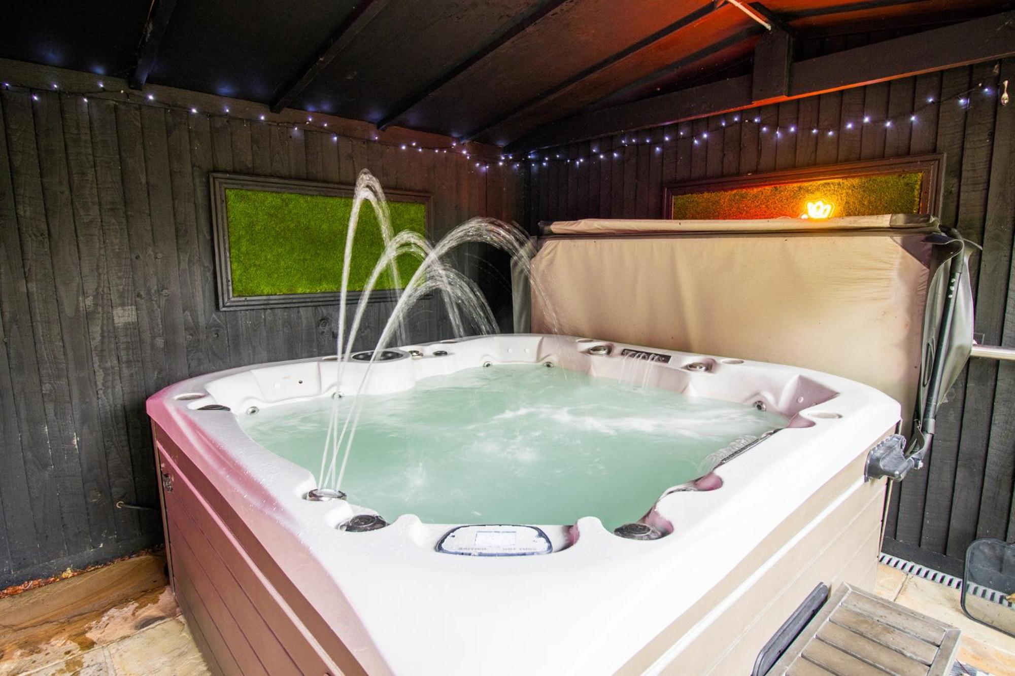 Hot Tub, Fire Pit, 4 Acre Garden, Luxury 5 Star Woodland Lodge Skegness Exterior photo